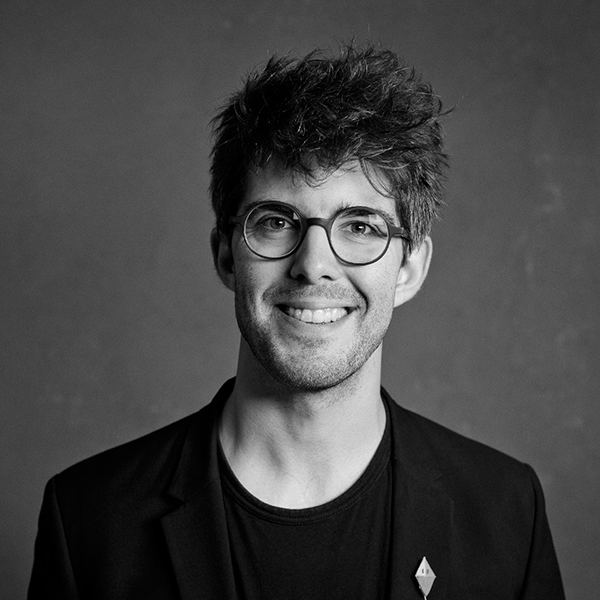 마르틴 스마타나감독